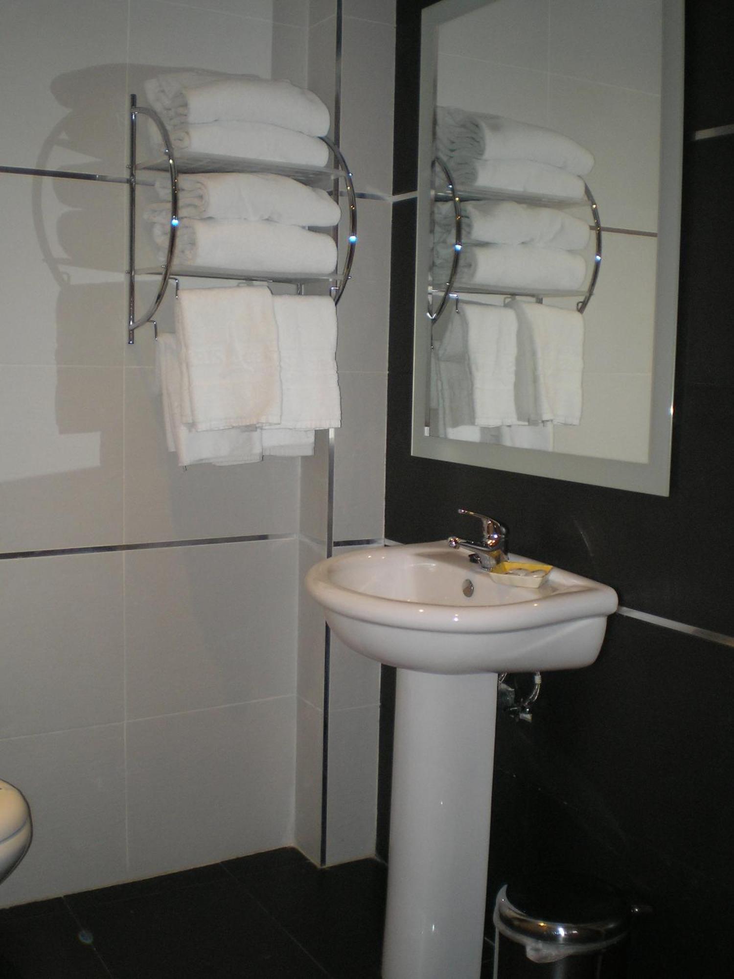Apartamentos Plaza Espana Deluxe Zaragoza Kültér fotó